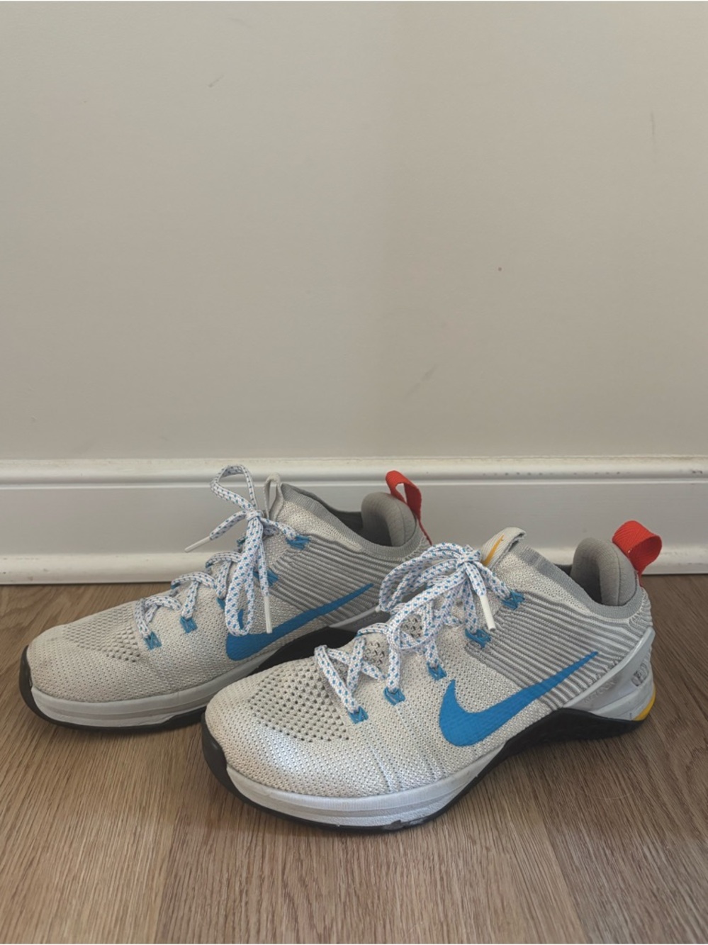 Nike Metcon DSX Flyknit 2 Grey, Blue, and red-orange Athletic Sneakers size 7.5